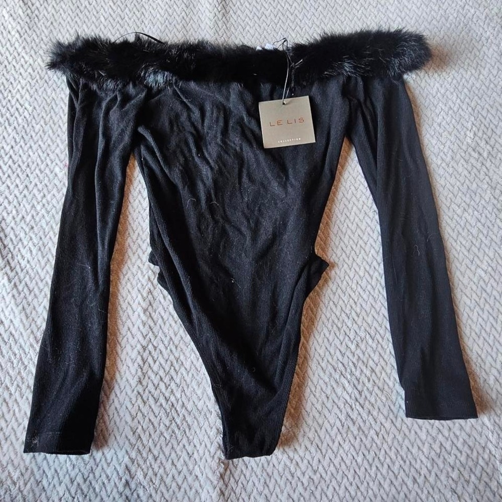 Le Lis Women's Bodysuit S Off-Shoulder Faux Fur Trim Black (NWT)
